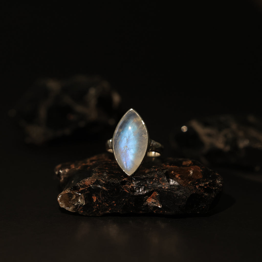 Mondstein-Silberring, weißer Regenbogen, handgefertigter Silberschmuck, Chakra-Schmuck, natürliche Edelsteine