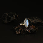 Mondstein-Silberring, weißer Regenbogen, handgefertigter Silberschmuck, Chakra-Schmuck, natürliche Edelsteine
