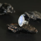 Mondstein-Silberring, weißer Regenbogen, handgefertigter Silberschmuck, Chakra-Schmuck, natürliche Edelsteine