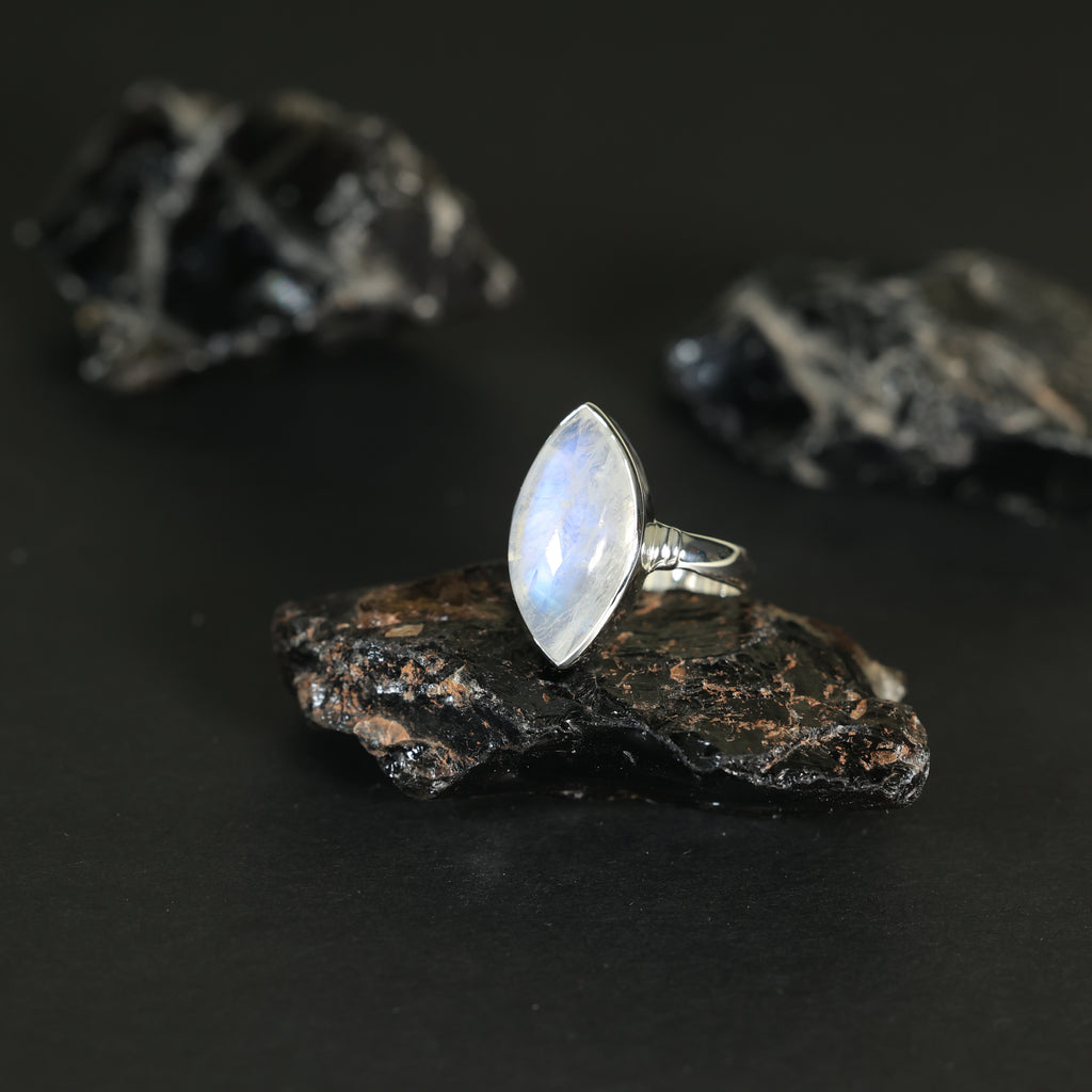 Mondstein-Silberring, weißer Regenbogen, handgefertigter Silberschmuck, Chakra-Schmuck, natürliche Edelsteine