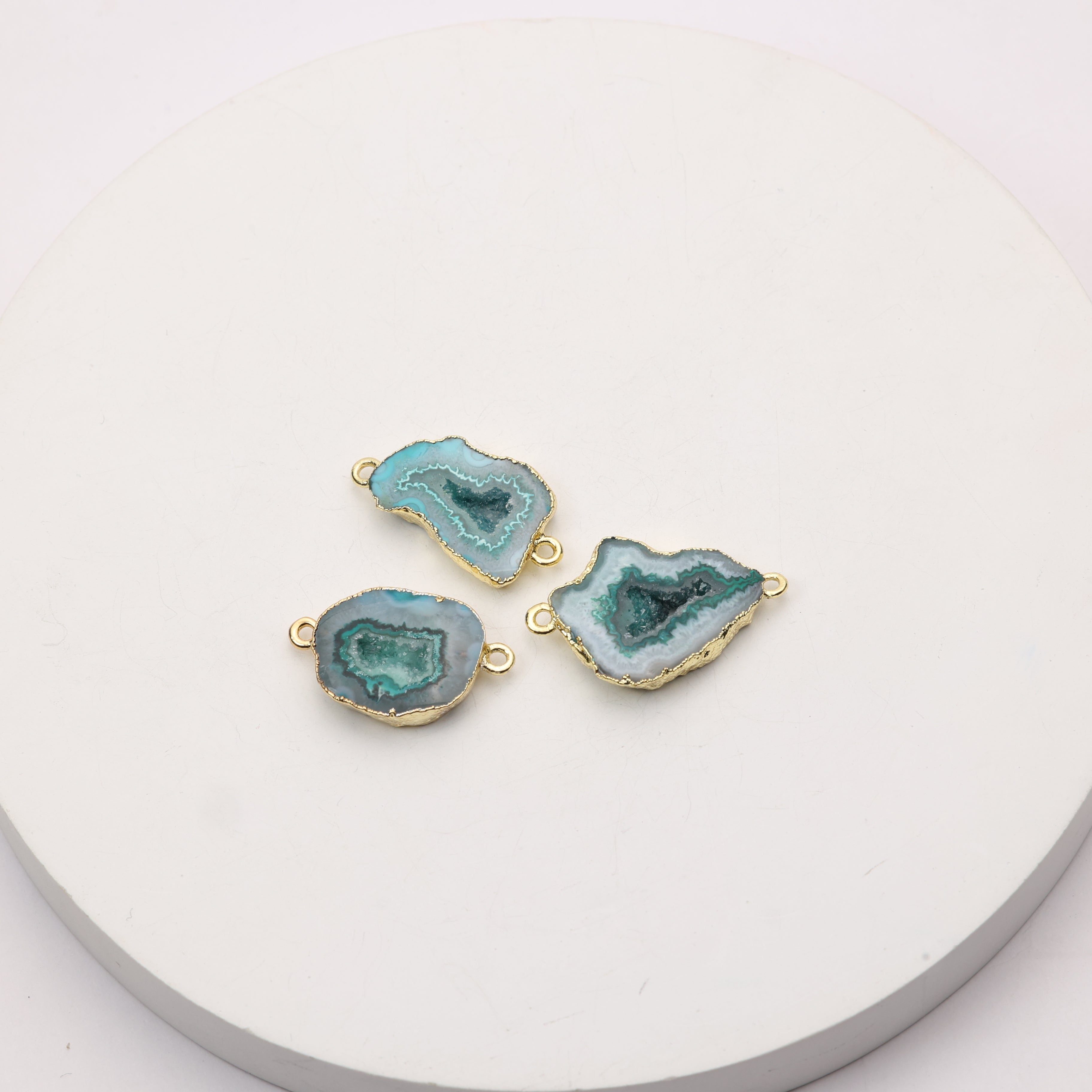 Silver-edged geode connector for modern designs