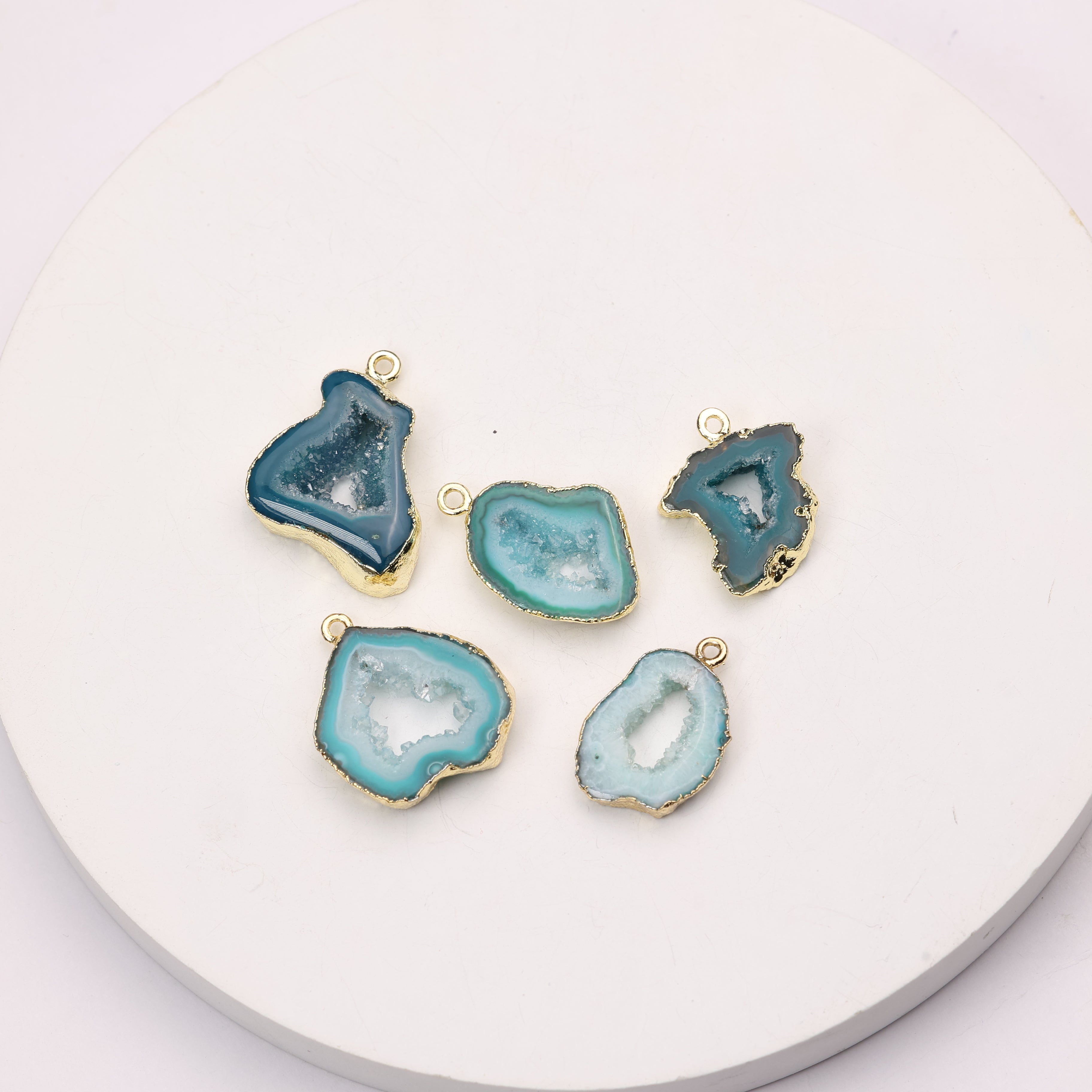 Wide geode connector for chunky necklace designs
