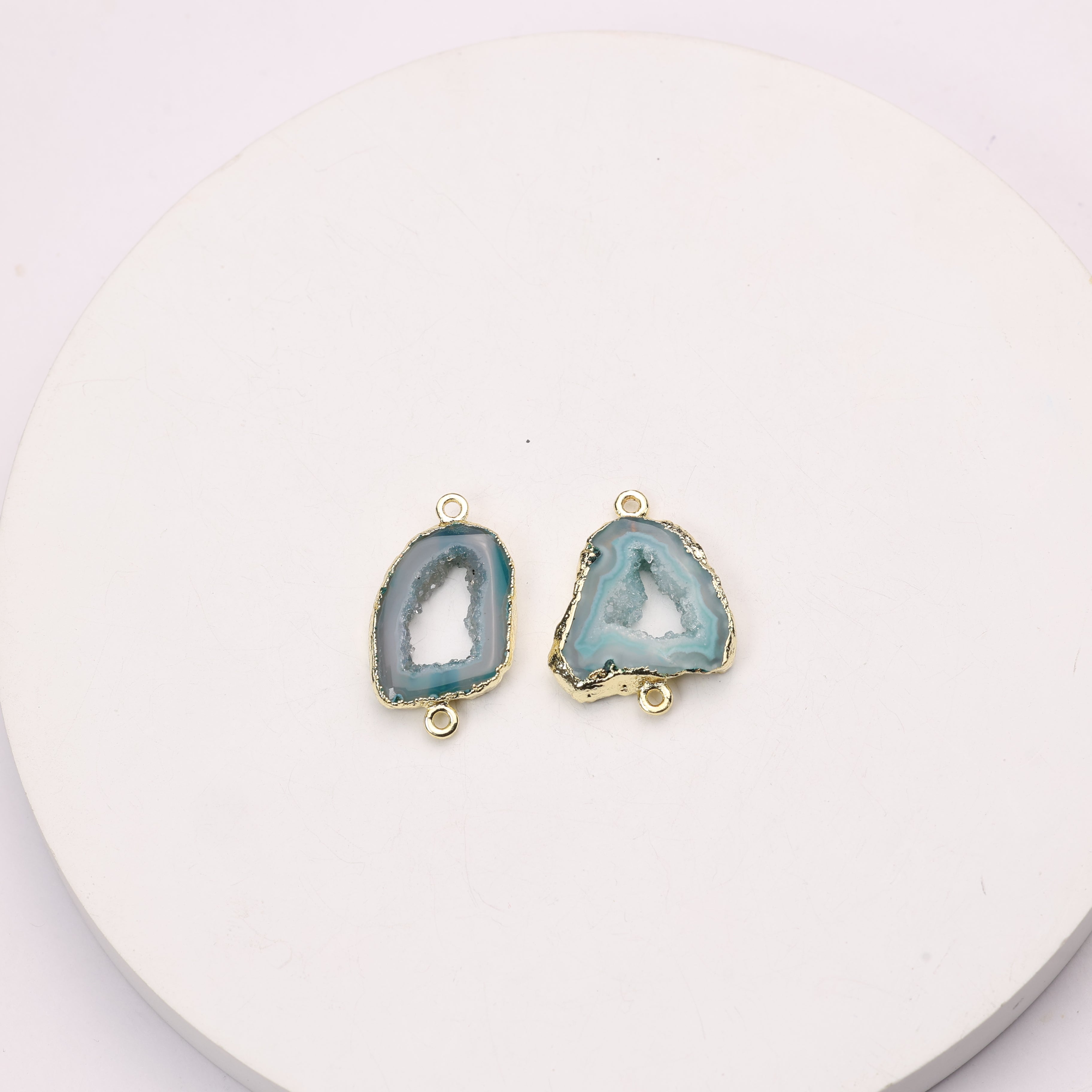 Green geode connector for gemstone pendants