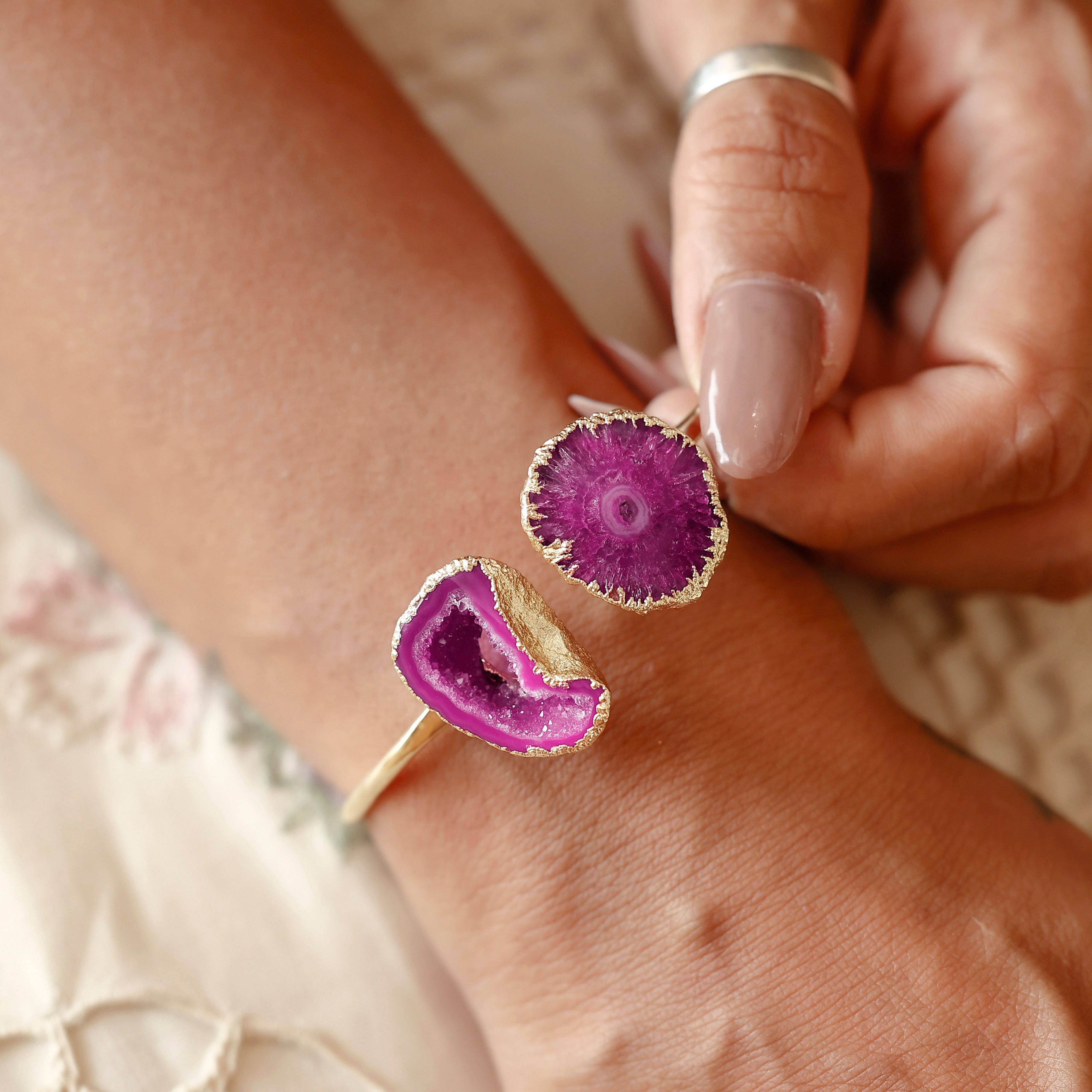 Handmade Gold-Plated Brass Bracelet Featuring Solar Quartz and Geode Quartz Stones – Unique Dual-Sided Gemstone Jewelry