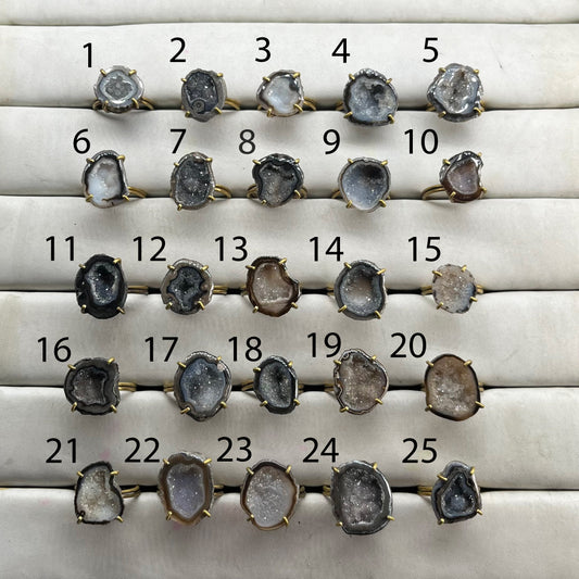 Rings by Selection Anokha Brass Gold Plated 20 - 25 MM Black