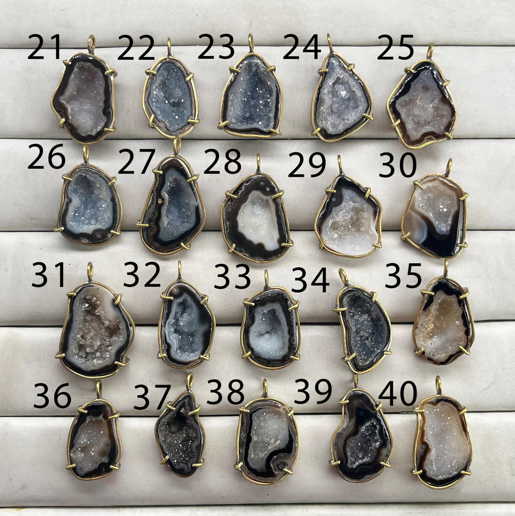 Geode  Bezel Pendant stone by Selection 30- 40mm Black