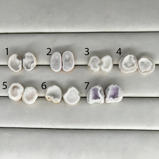 Geode Pairs ( Stud ) by Selection 15 - 25 mm White