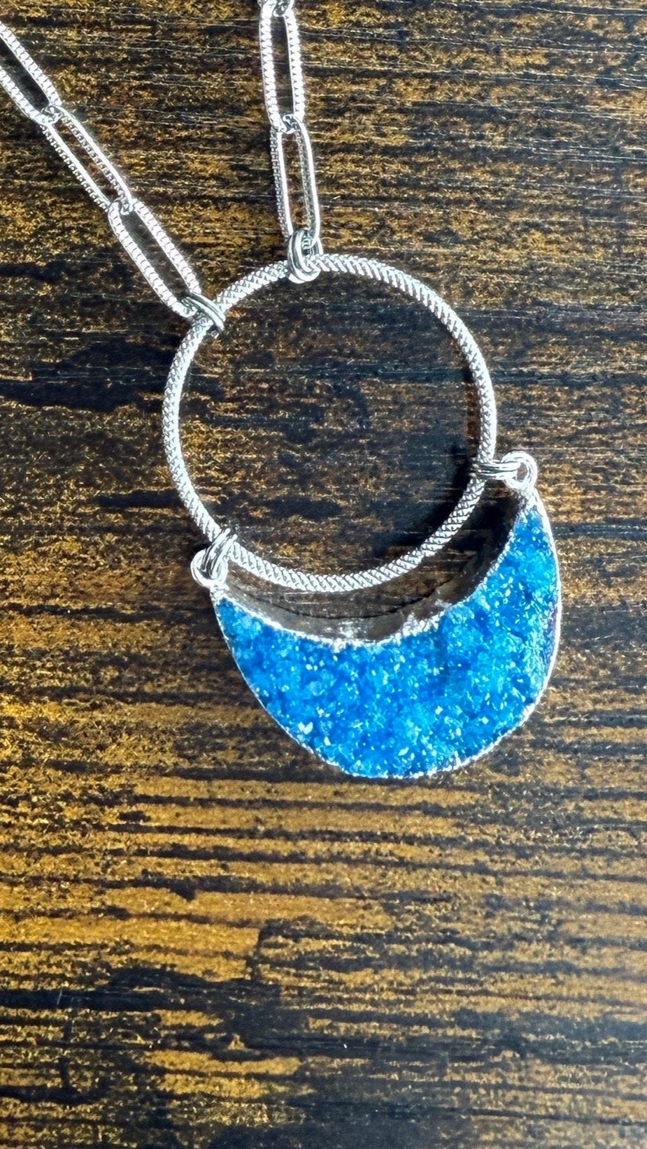 Druzy Moon, natürlicher Edelstein, Silberrand, einzelne Öse, zierlicher Halbmond, 7 mm