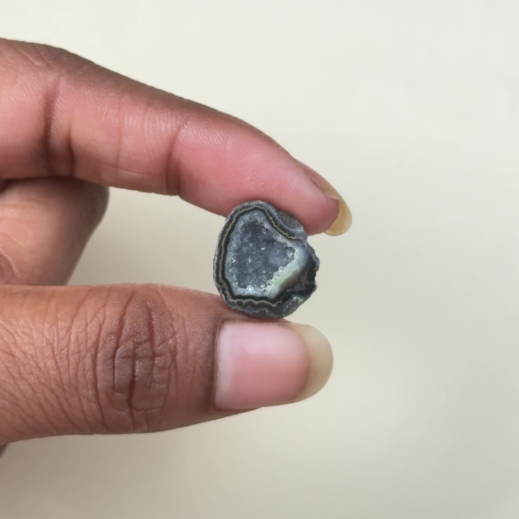 Wholesale Natural Black Agate Geode Druzy | 20–25mm Ring Making Stones