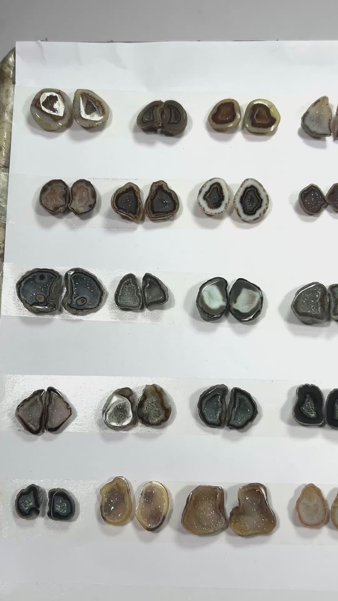 Design Geode Pairs (Earing) by Selection 10-20mm Black Beige