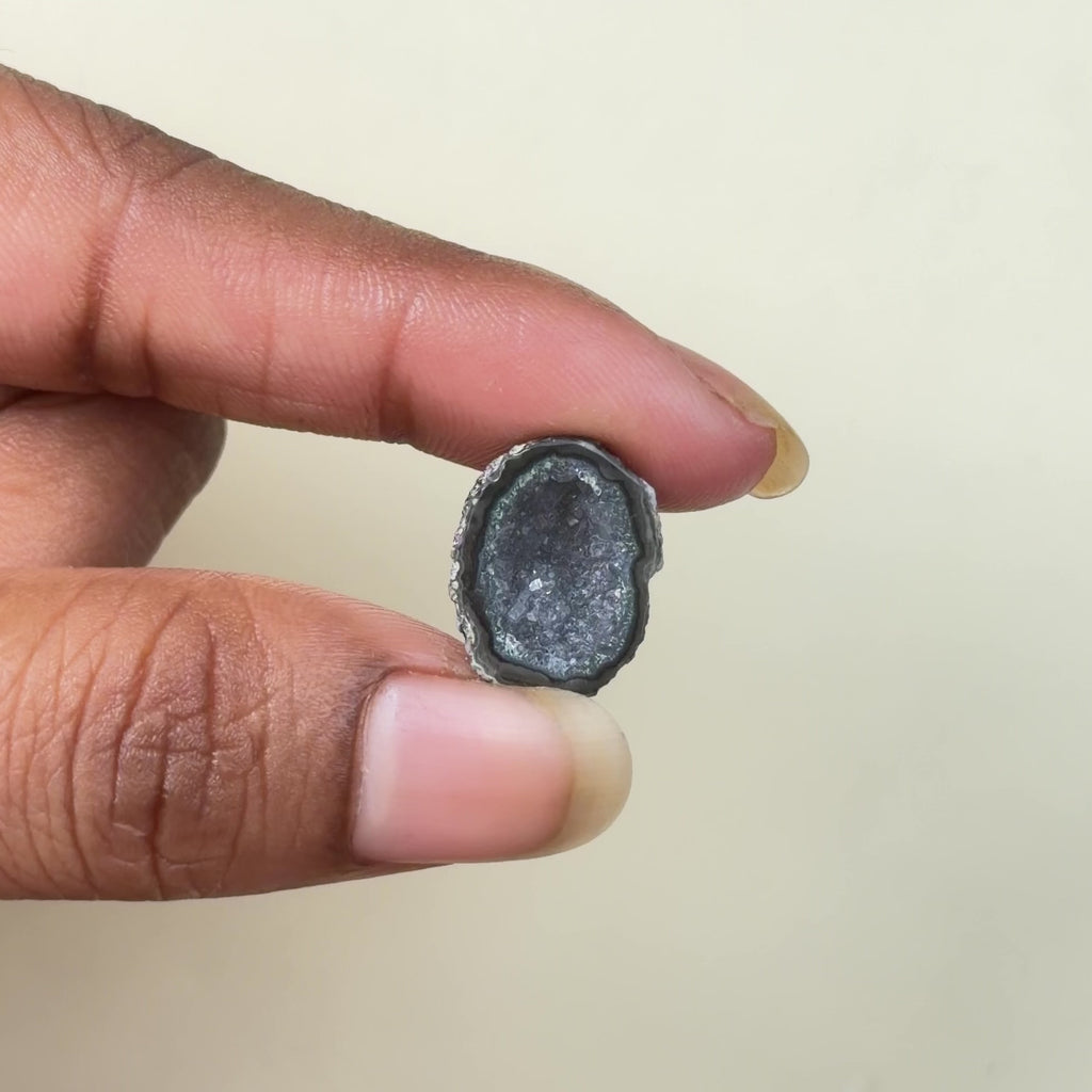 Black Agate Druzy Geode Slice 20–25mm | Natural Ring Making Gemstone